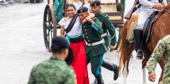 Desfile del 20 de noviembre: Varios caballos pierden el equilibrio y Adelita sufre una lesión