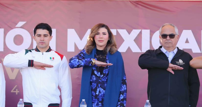 Marina del Pilar encabeza el desfile cívico-militar en Mexicali por el 114º aniversario de la Revolución Mexicana.