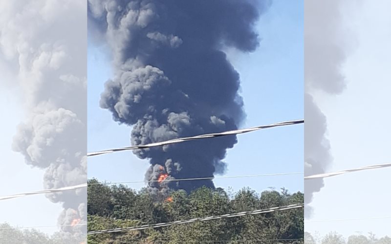 Tráiler con combustible choca en la carretera Perote-Banderilla