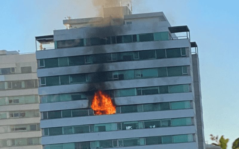 Incendio en Residencial Torres Palmas deja una persona herida