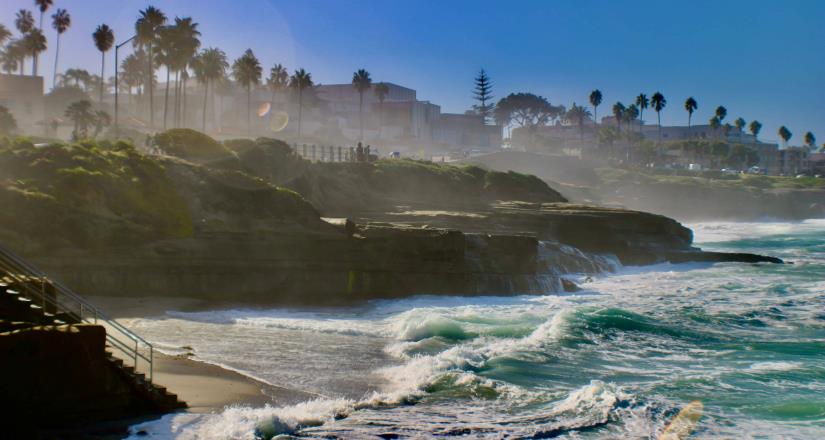 Varios accesos a playas de San Diego se cierran por la presencia de altos niveles de bacterias en el agua