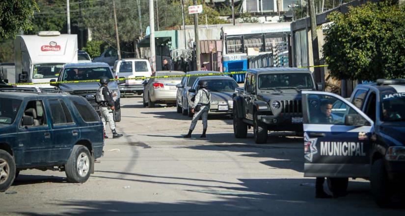 Hallan dos cuerpos en la cajuela de un auto en la colonia Mariano Matamoros