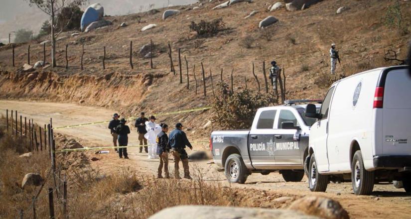 Hallan cuerpo parcialmente calcinado en un camino de terracería