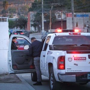 Hombre terminó electrocutado al tratar de pintar su casa