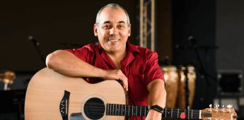 Kiki Valera, el estudioso del son cubano, nominado al Grammy 2025