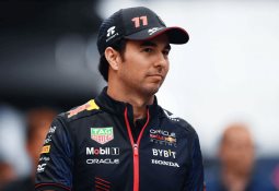 Helmut Marko confirma que Red Bull está discutiendo con Checo Pérez su posible salida del equipo