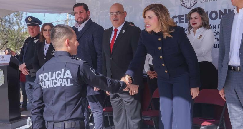 Encabeza Marina del Pilar la graduación de 130 nuevos policías en Baja California.