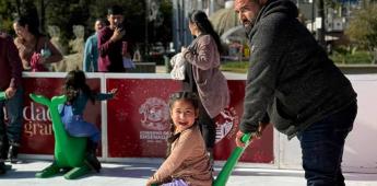 Inauguró Claudia Agatón pista de patinaje navideña en la Plaza Cívica