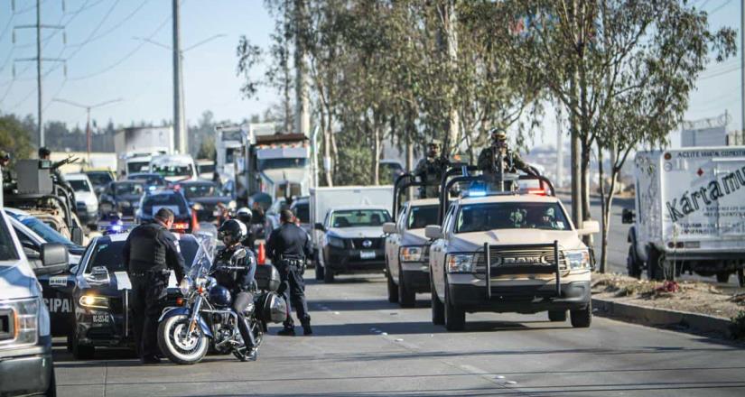 Tres cuerpos son encontrados dentro de un auto abandonado