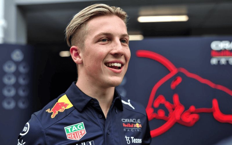 Red Bull confirma a Liam Lawson como sustituto de Checo Pérez