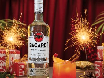 Bacardí lanza su Ugly Sweater navideño y más accesorios festivos