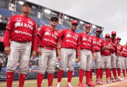 Efraín Juárez se descontrola en los festejos tras quedar campeón en el futbol de Colombia