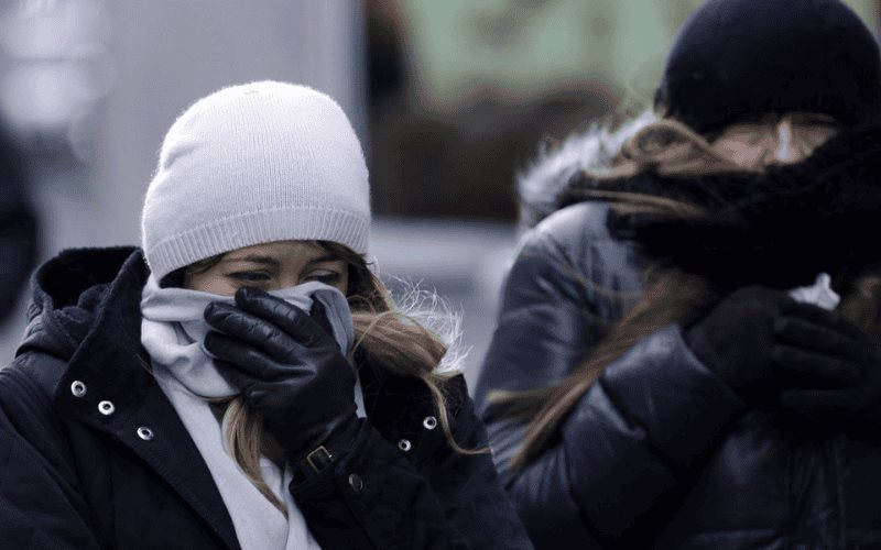 Frente frío 20 impacta Baja California con heladas y oleaje elevado