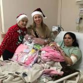 El Club Cigüeñas hace la entrega de sus canastillas a las madres del Hospital General por motivo a la navidad