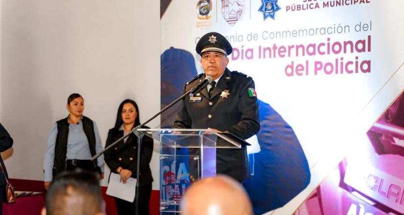 Gobierno de Ensenada honra a policías por su destacada trayectoria y servicio