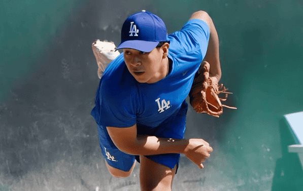 Bryan Lara de 16 años se une a Los Dodgers tras showcase