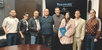 Majo Aguilar comienza el 2025 con la renovación de su contrato con su familia Fonovisa