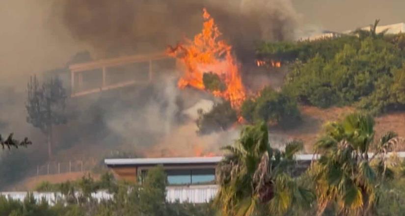 Incendio en Pacific Palisades alerta a las autoridades y evacuan a cientos de civiles