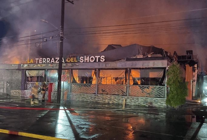 Bar Shots en Mexicali es incendiado durante la noche